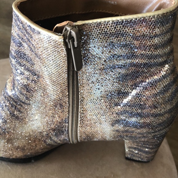 NEW! IMPO METALLIC ANIMAL PRINT ANKLE ZIP UP BOOTS - Picture 4 of 9